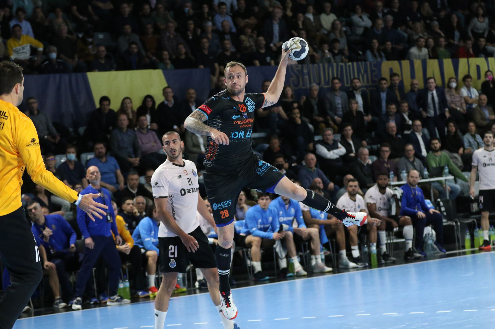 Montpellier end winless run to advance with ease