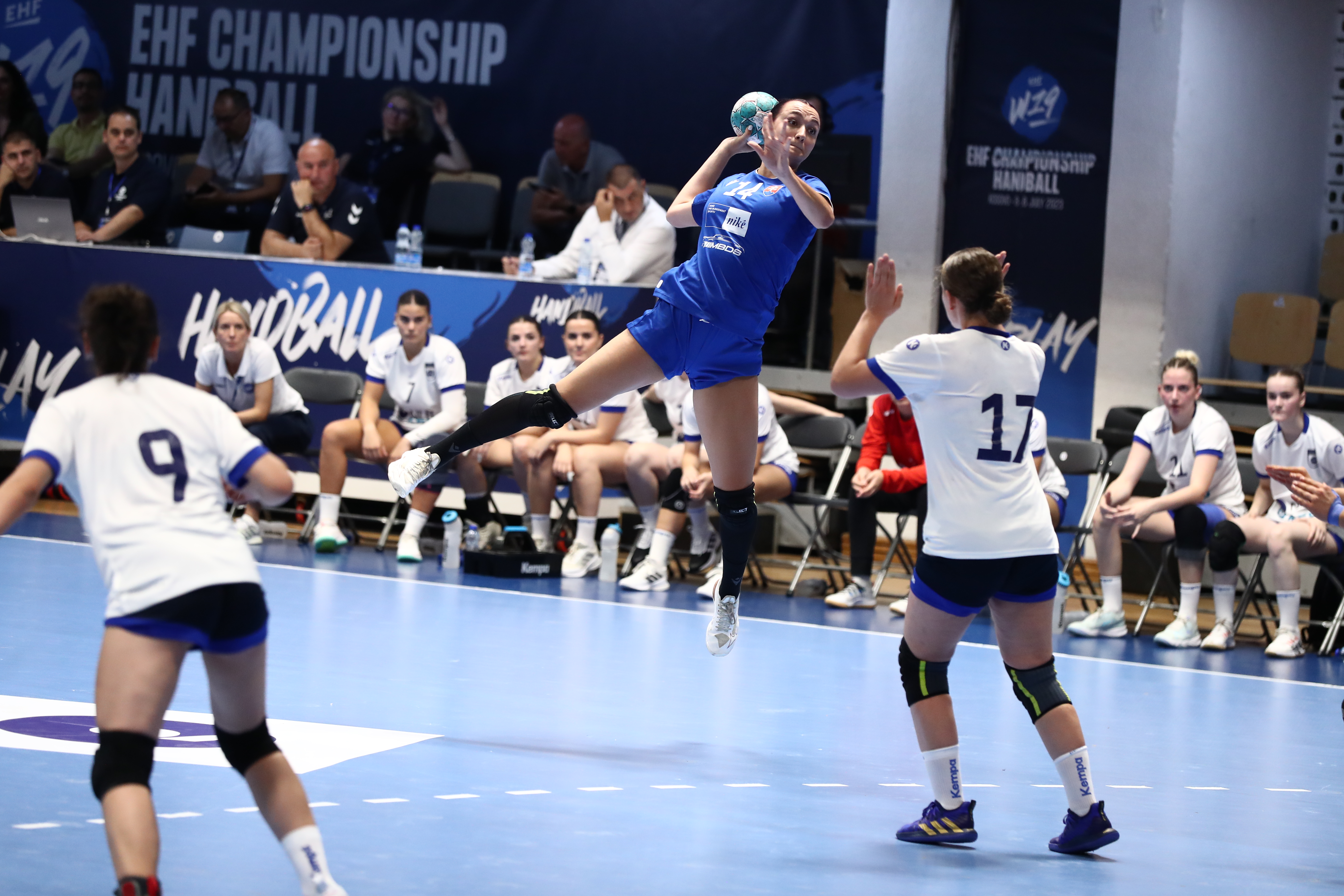 Grandstand finish in Kosovo awaits W19 Championship semi-finalists