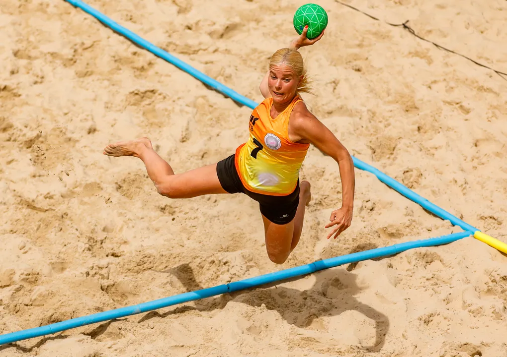 Csiki and Lovasz aiming to inspire young beach handball players