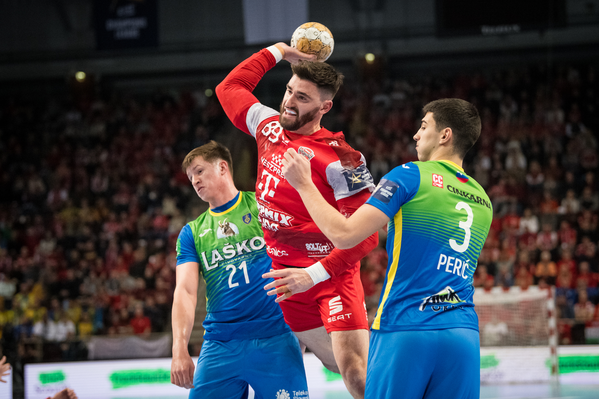 SUMMARY: Draw in MOTW; Barça and Veszprém stay top of group