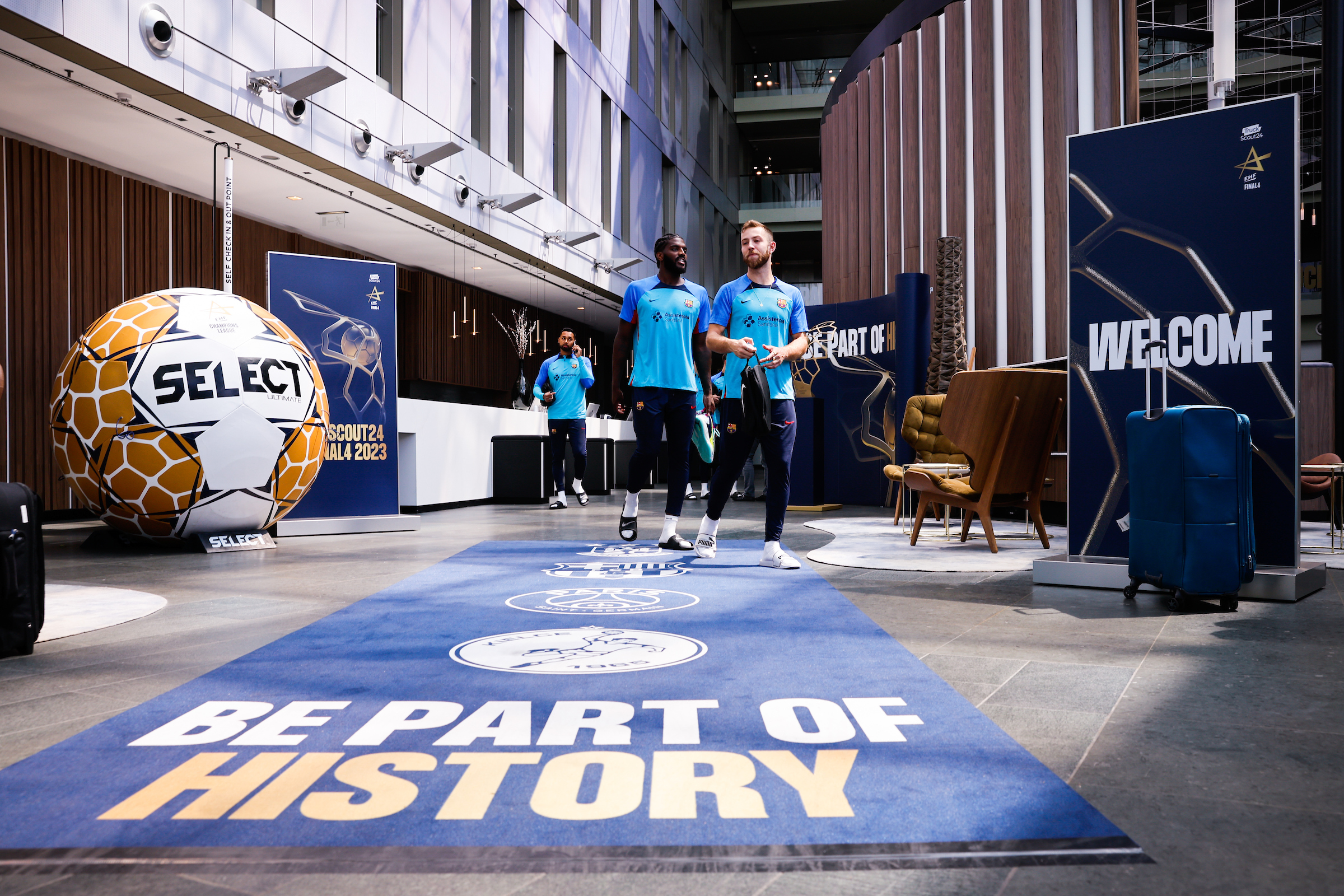 SUMMARY: Cologne ready for big showdown as teams have arrived