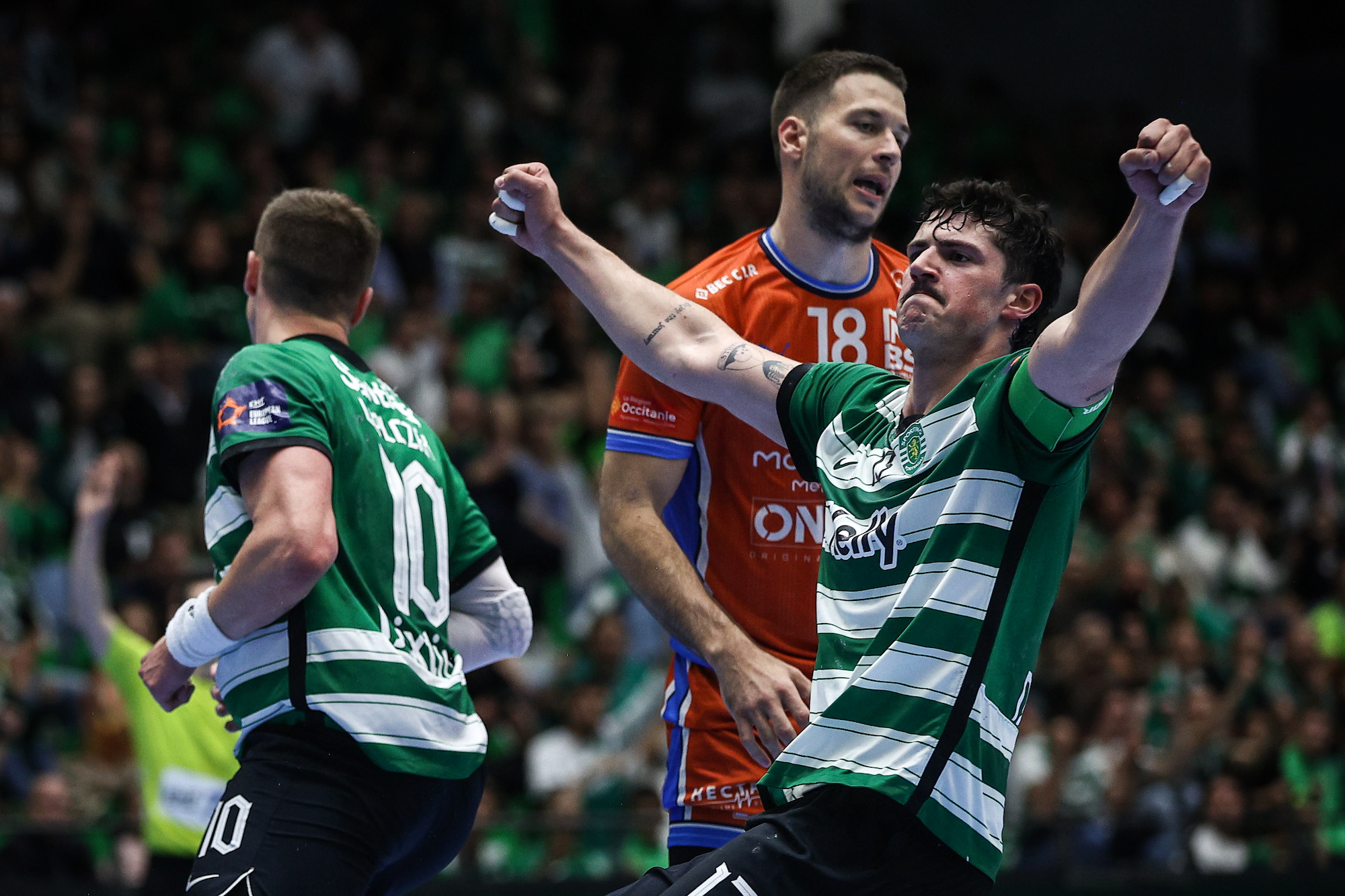 Kadetten overthrow mighty Füchse; thrilling draw at Sporting