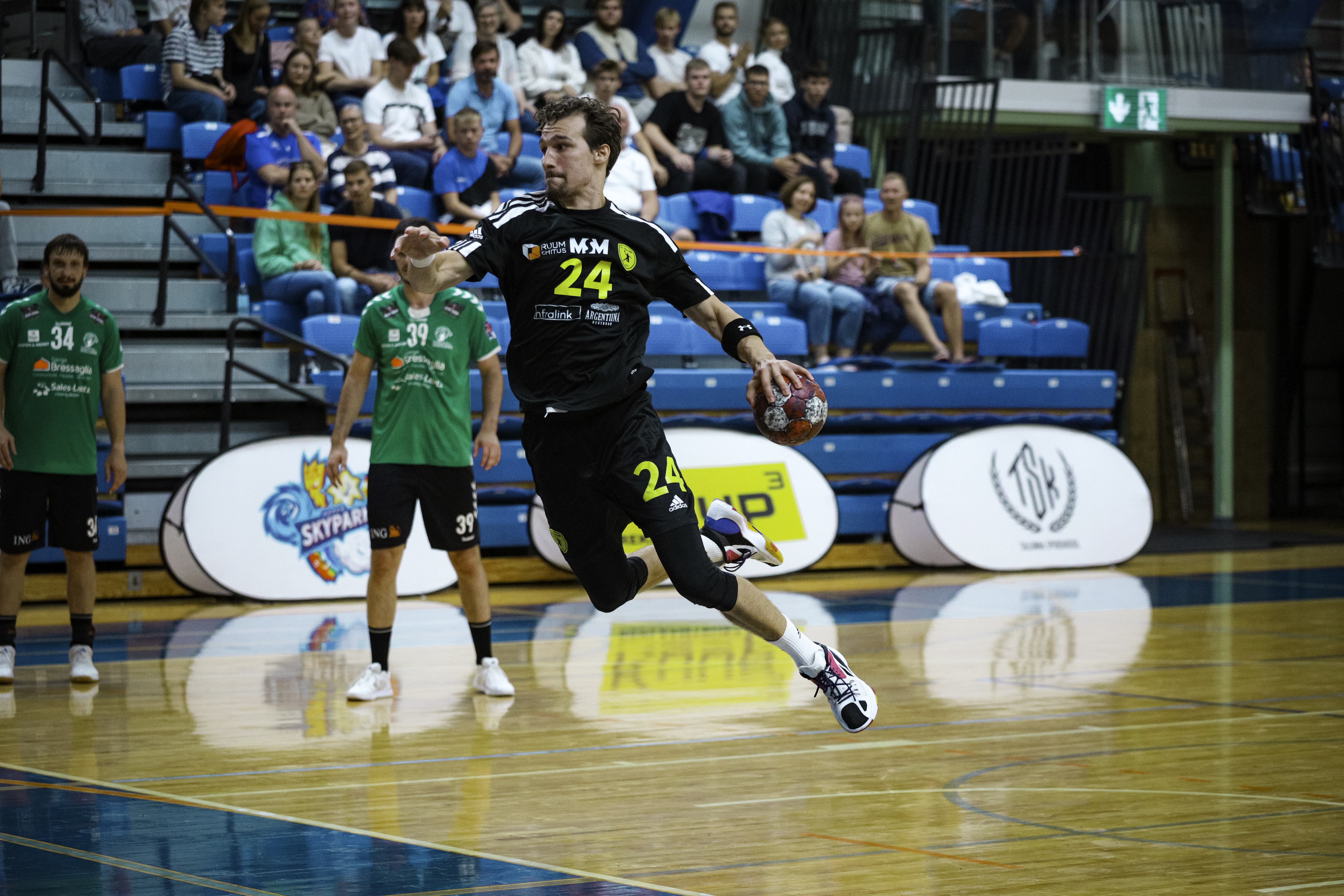 Tight battle for last 10 spots in round 2