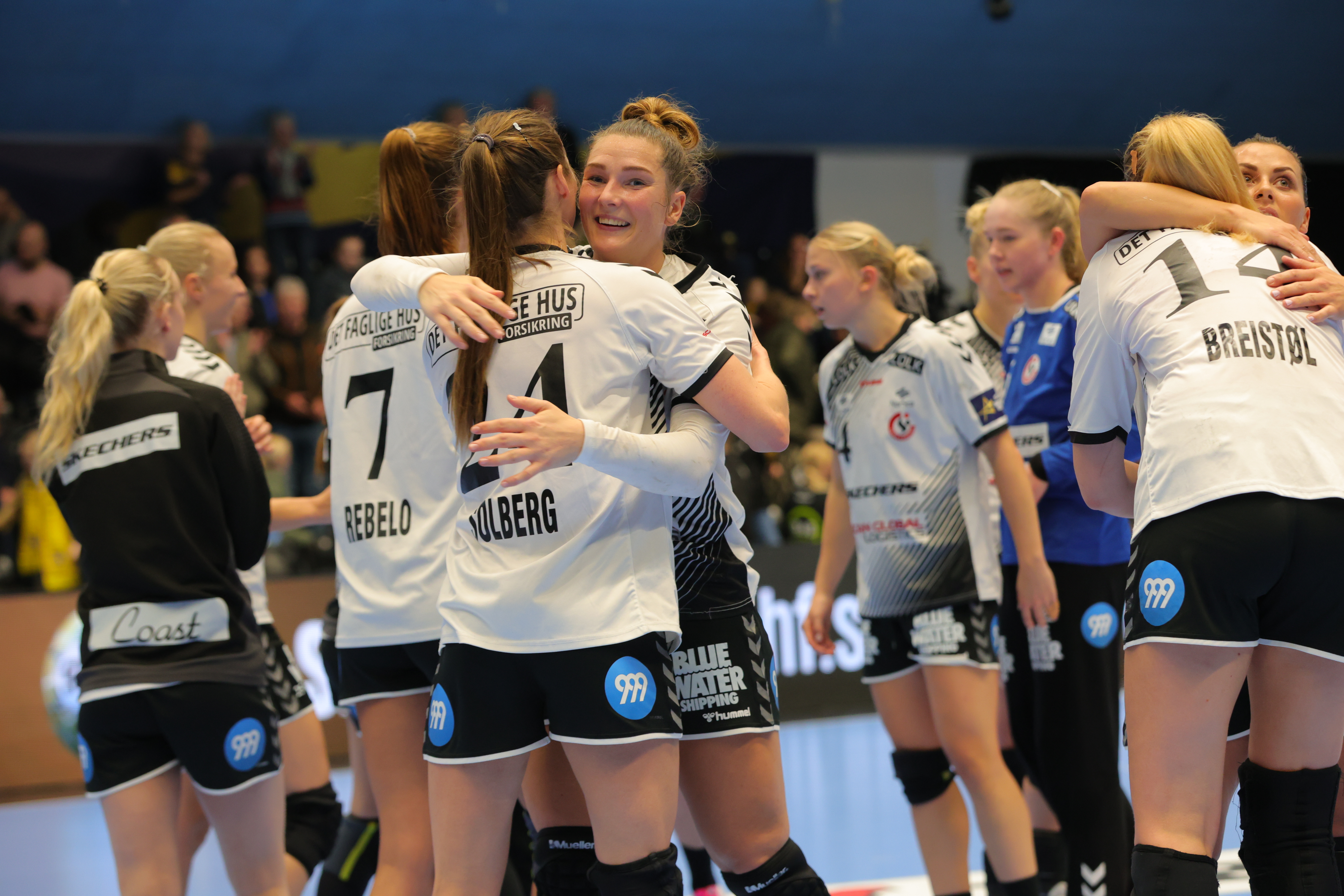 Summary: Esbjerg victorious in the Danish thriller, Györ celebrate in MOTW