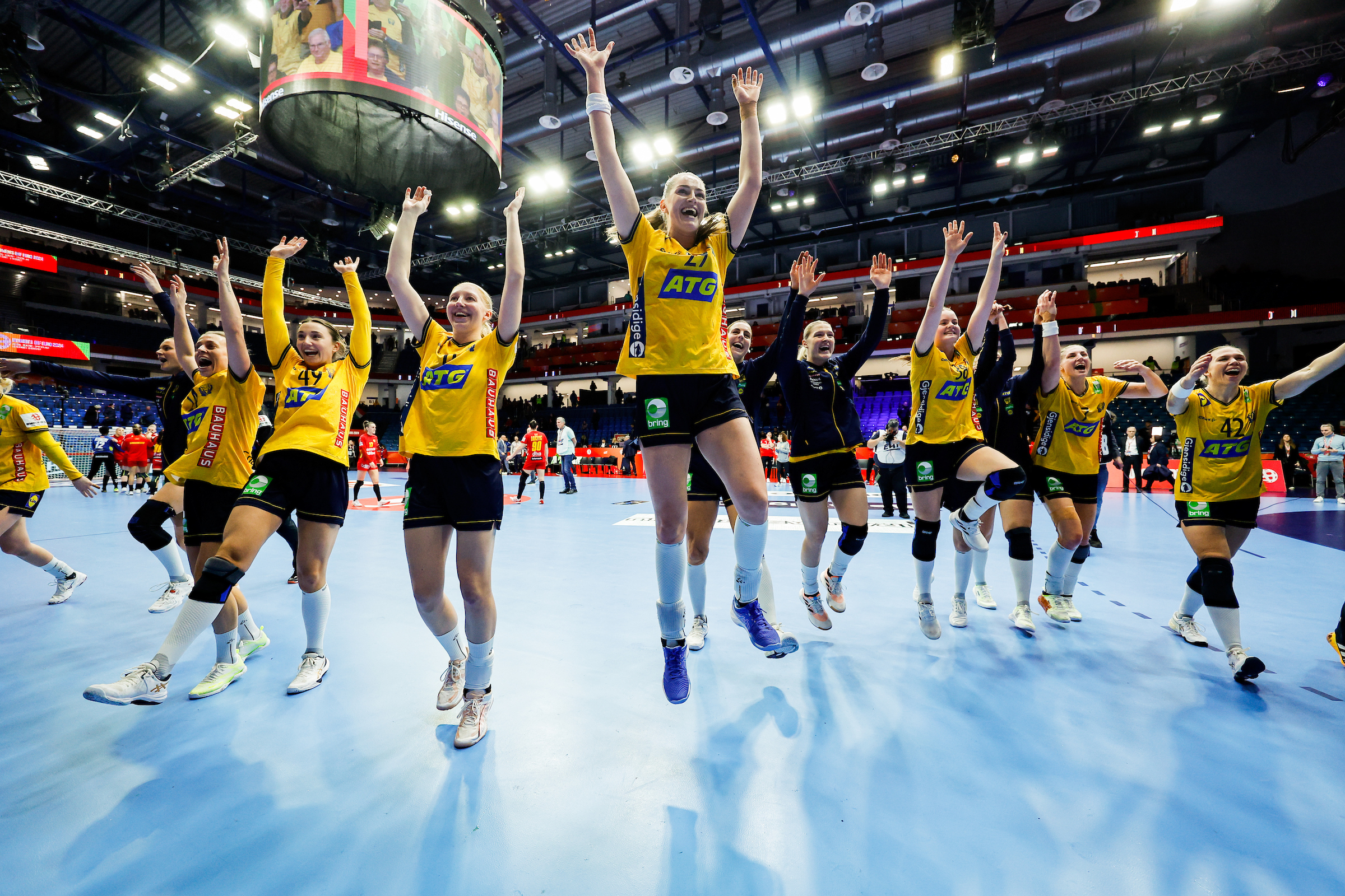Sweden grab impressive win to stay in fight for fifth place