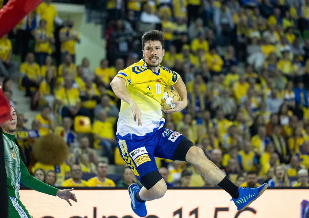 13 teams hope for knockout berth as men's top flight resumes