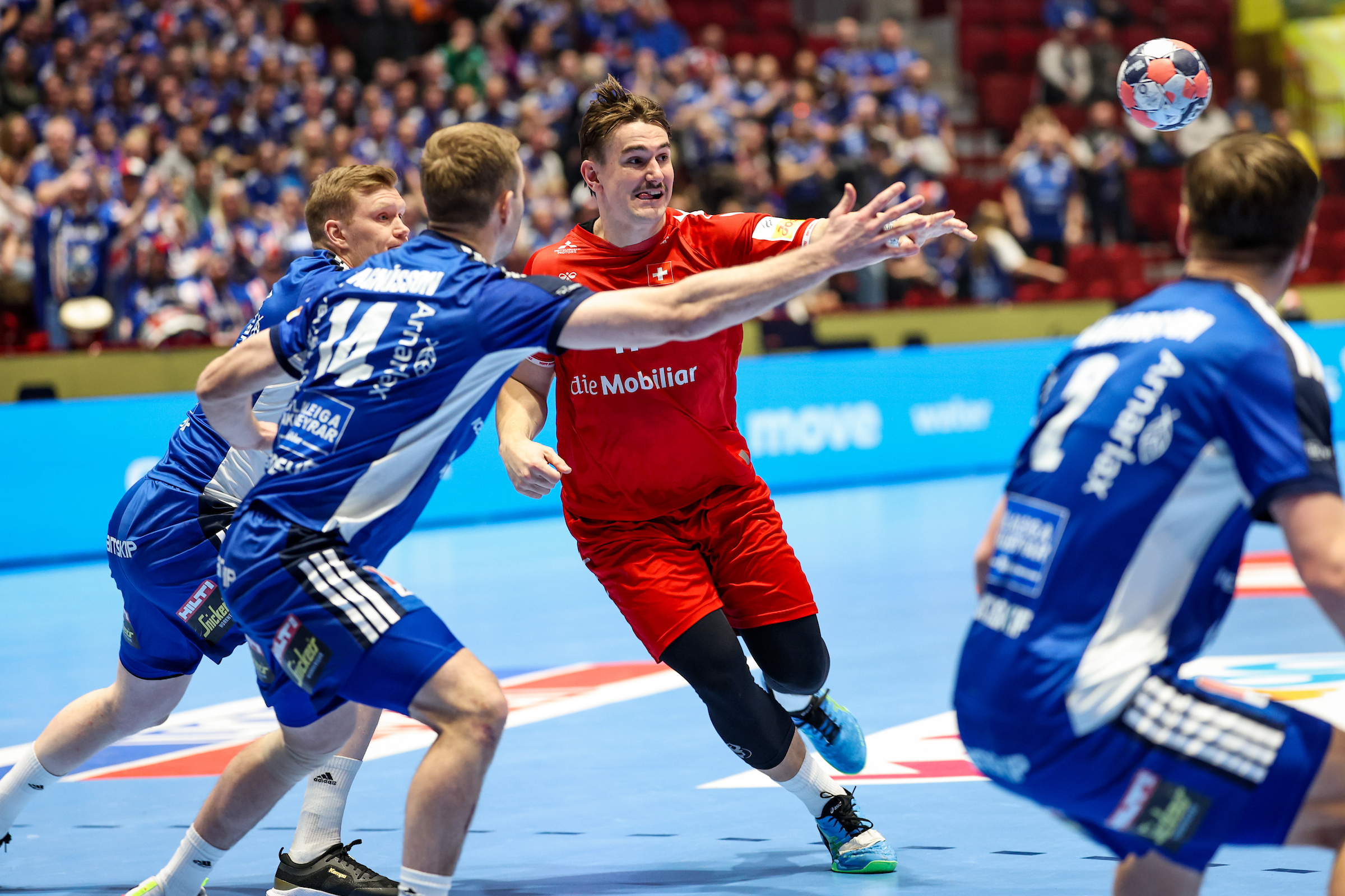 Live blog: Switzerland leading Iceland in Tuesday opener