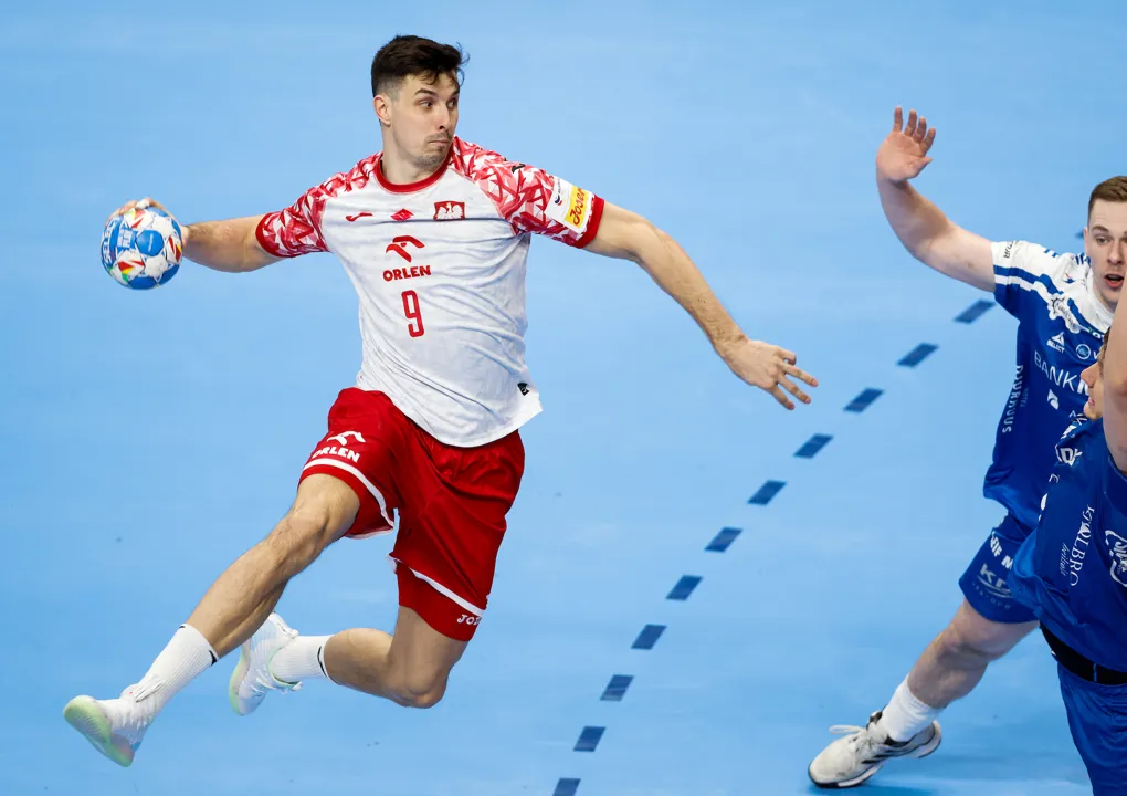 Poland crush Faroese dreams