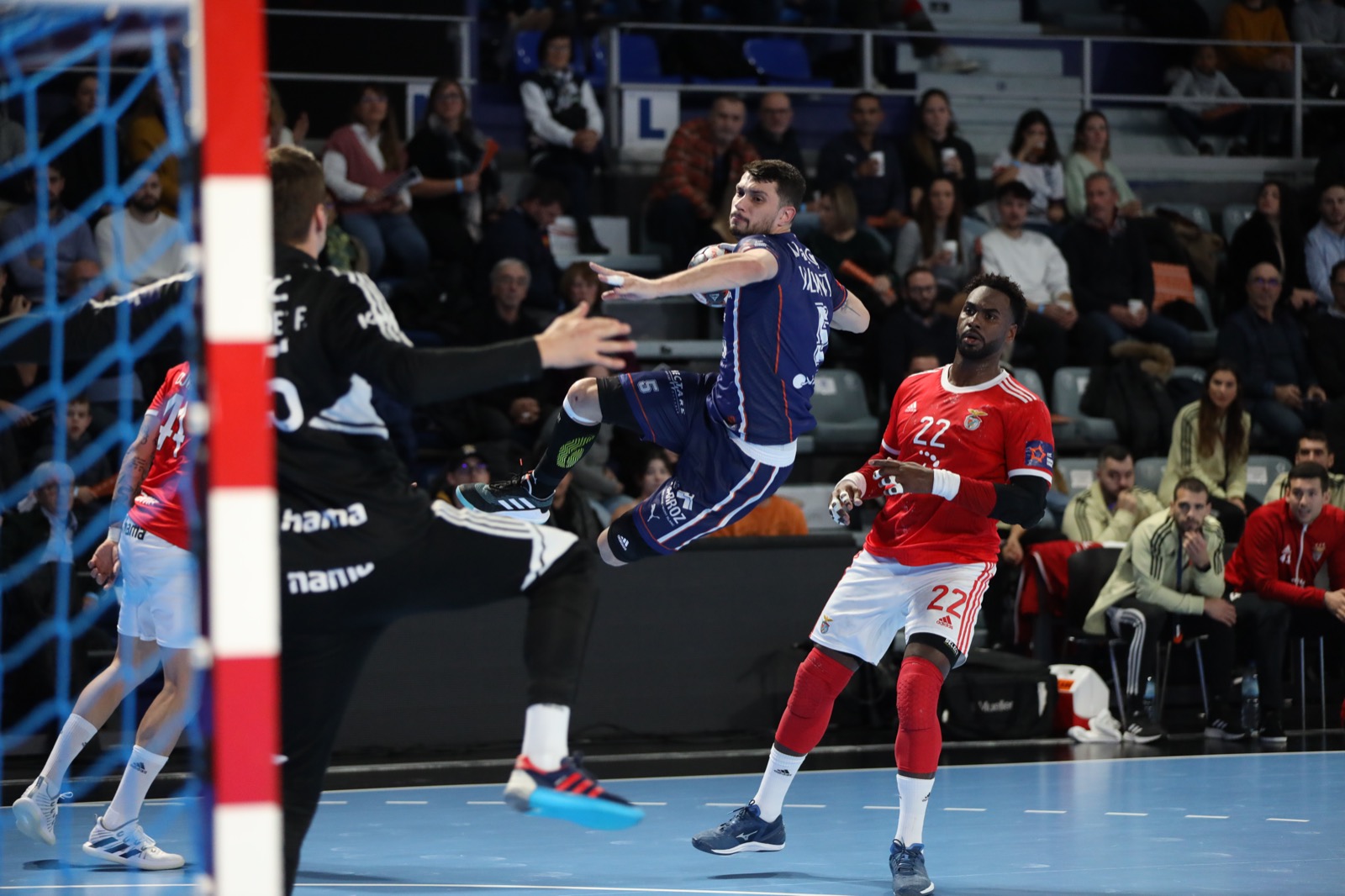 SUMMARY: Montpellier and Berlin first to book tickets to the Last 16