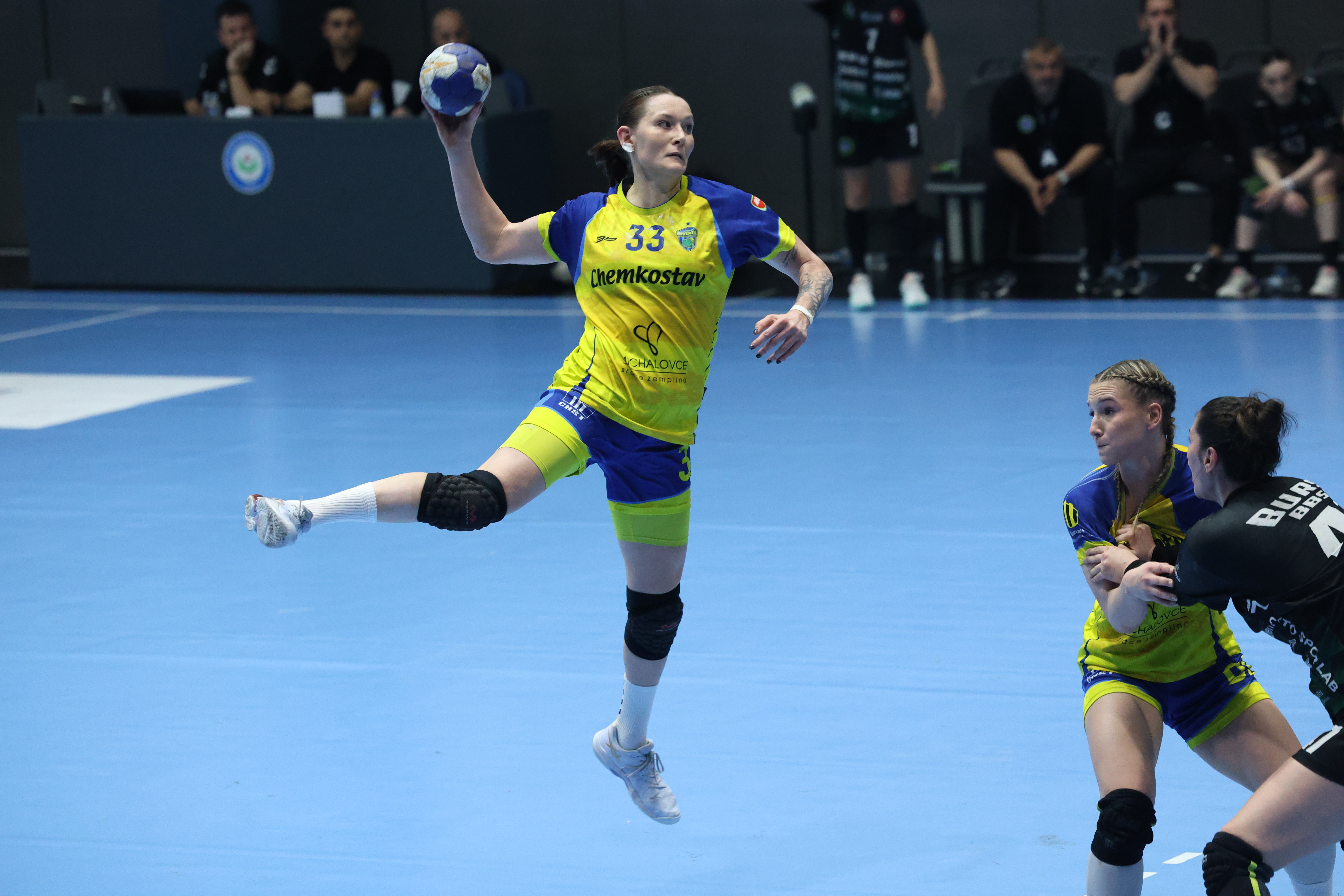 Michalovce and Guardes start duel for EHF European Cup Women title