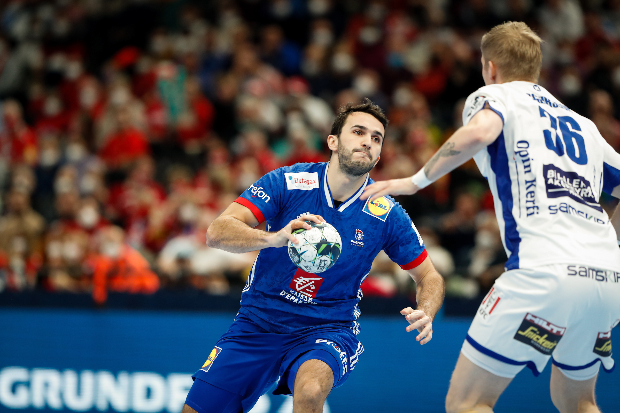 France and Iceland chase the last semi-final ticket