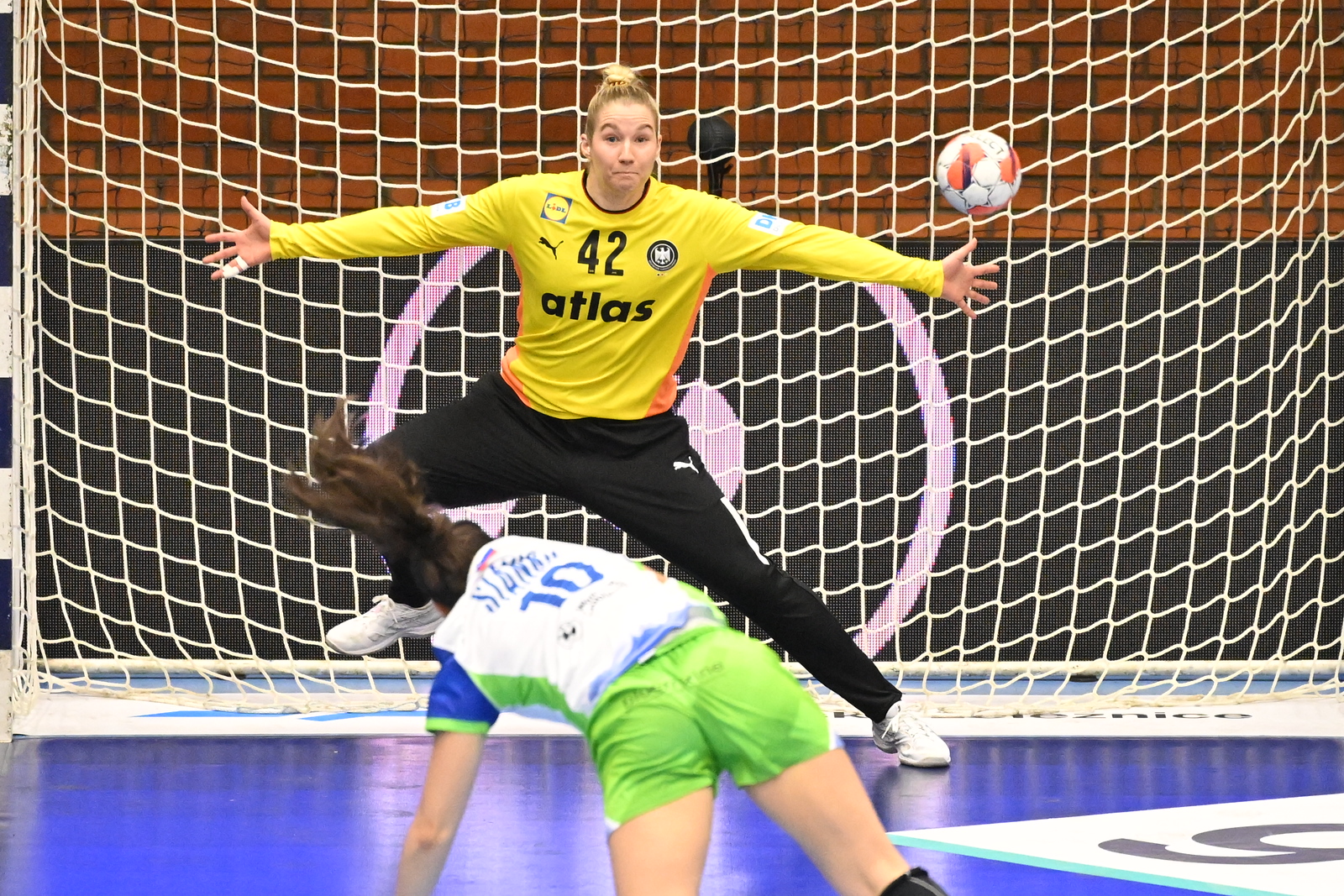 LIVE BLOG: Austria lead Spain at half-time; Germany challenged by Slovenia