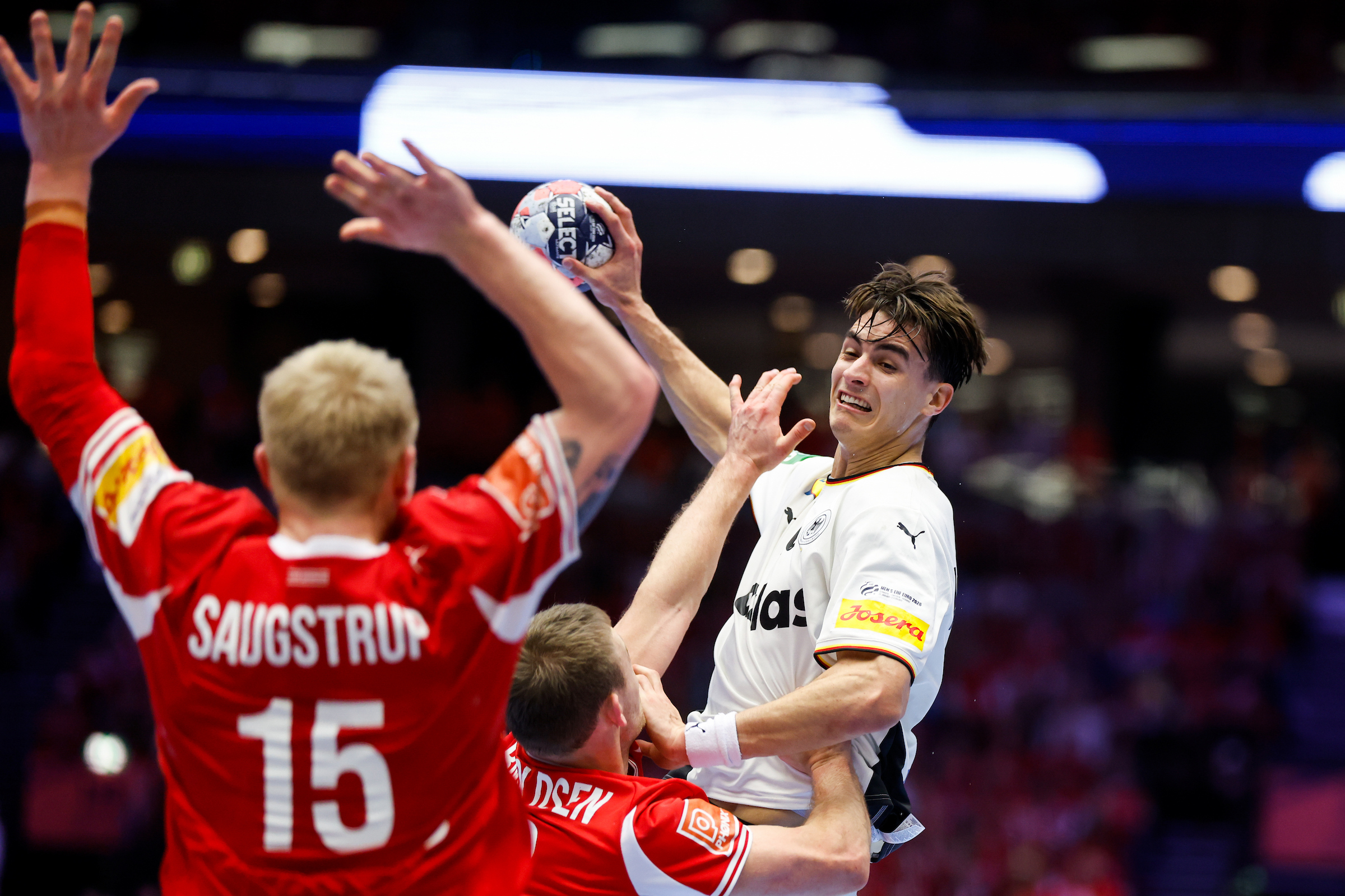 Live blog: Germany fight back against Denmark in close final