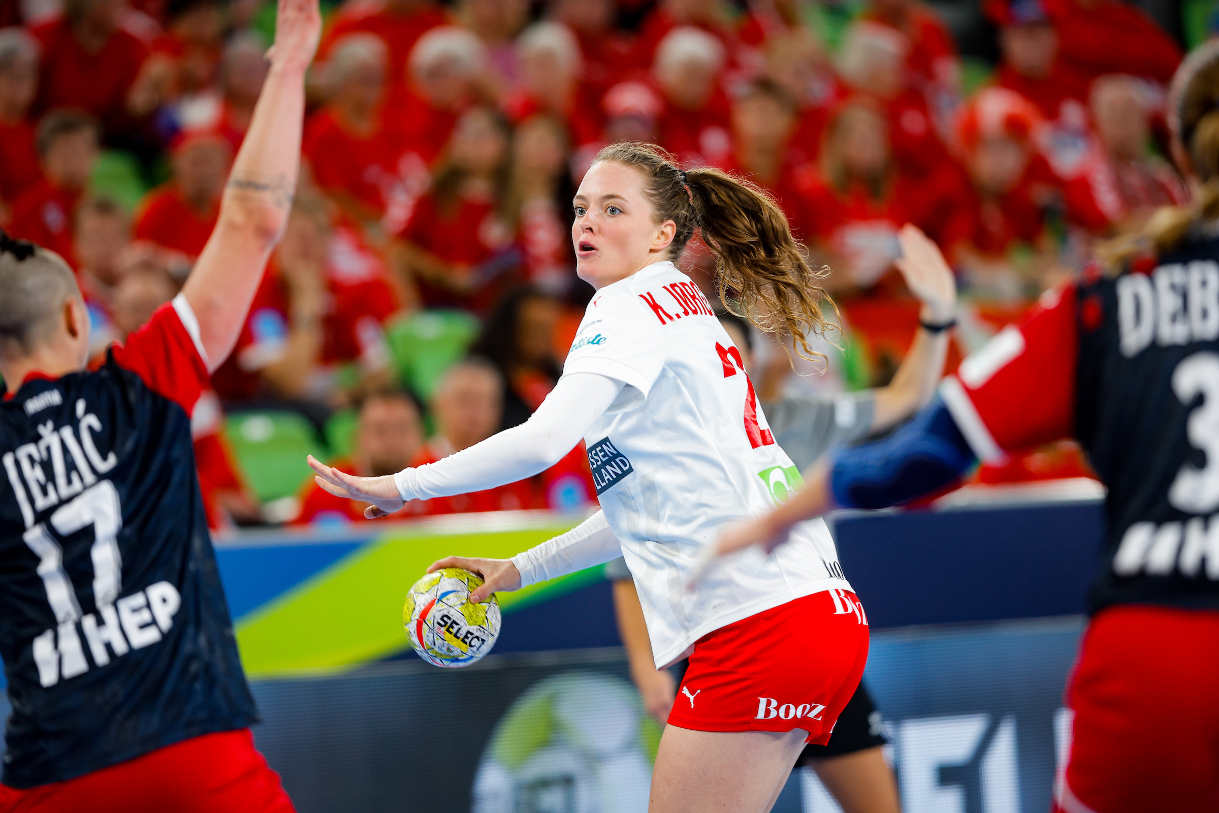 Familiar opponents face off as remaining teams start EHF EURO